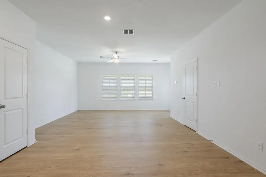 109 Desert Hare Dr, Jarrell, TX 76537 - #2