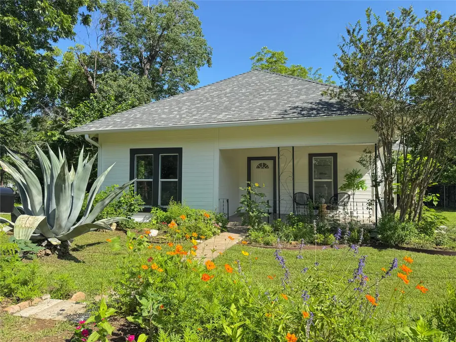 302 E Brenham St, Elgin, TX 78621 - #3