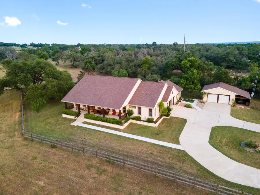 611 Post Oak Dr, Dripping Springs, TX 78620 - Image #2