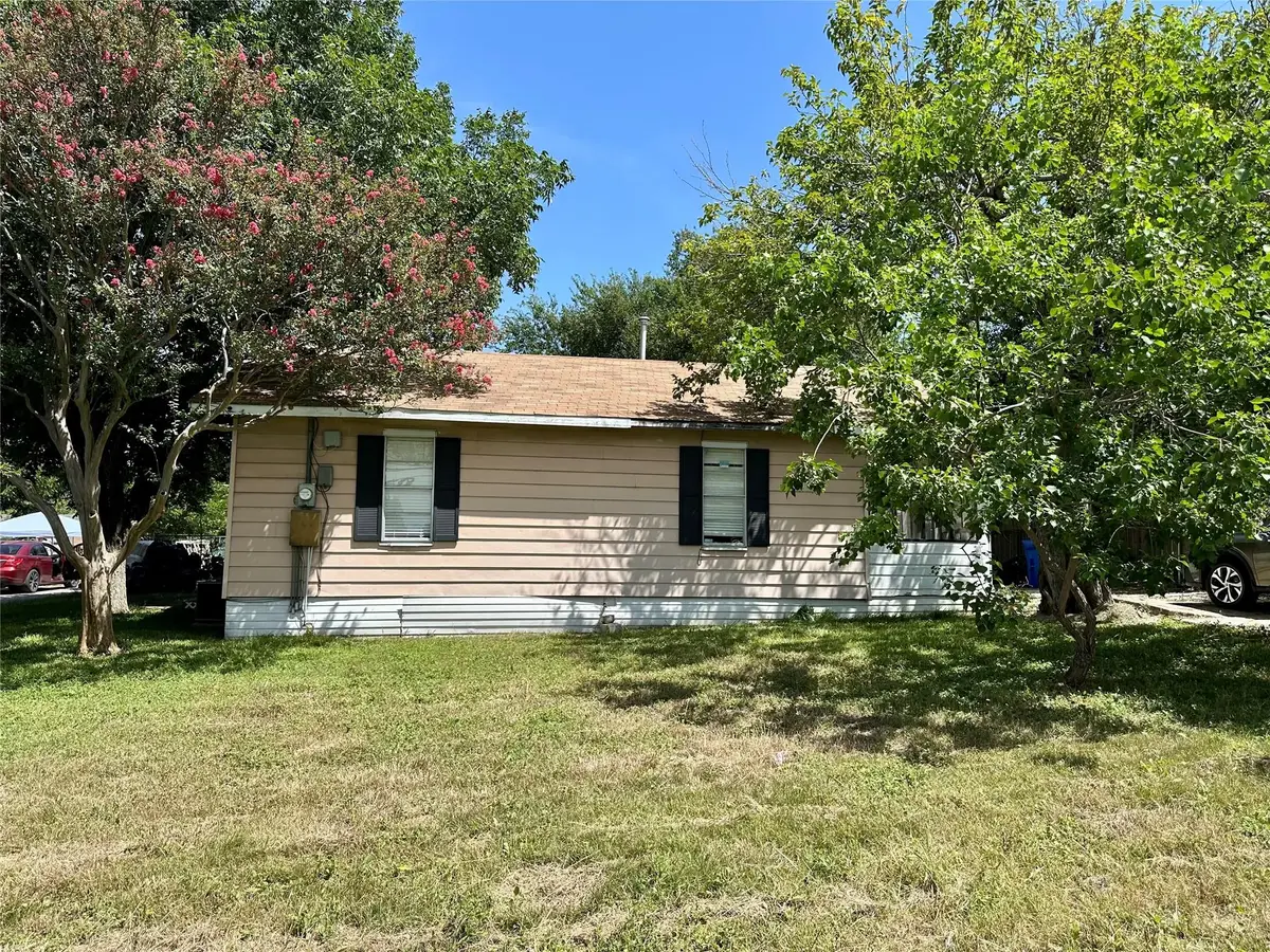 209 Old Thorndale Rd, Taylor, TX 76574 - #1