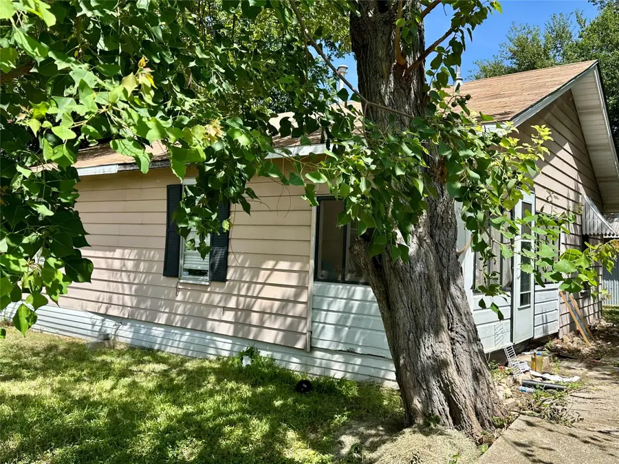 209 Old Thorndale Rd, Taylor, TX 76574 - #2