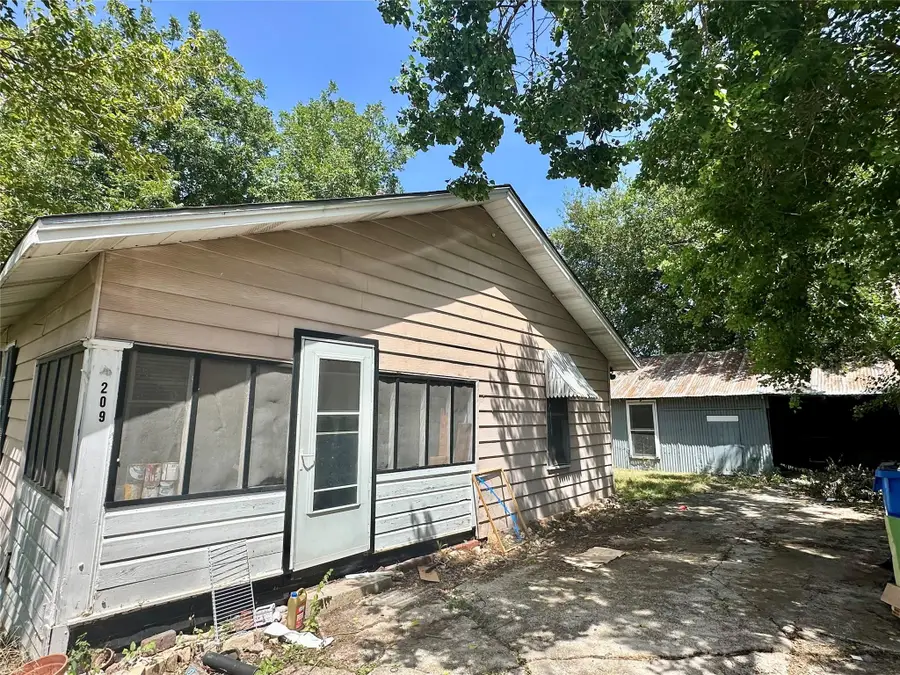 209 Old Thorndale Rd, Taylor, TX 76574 - #3