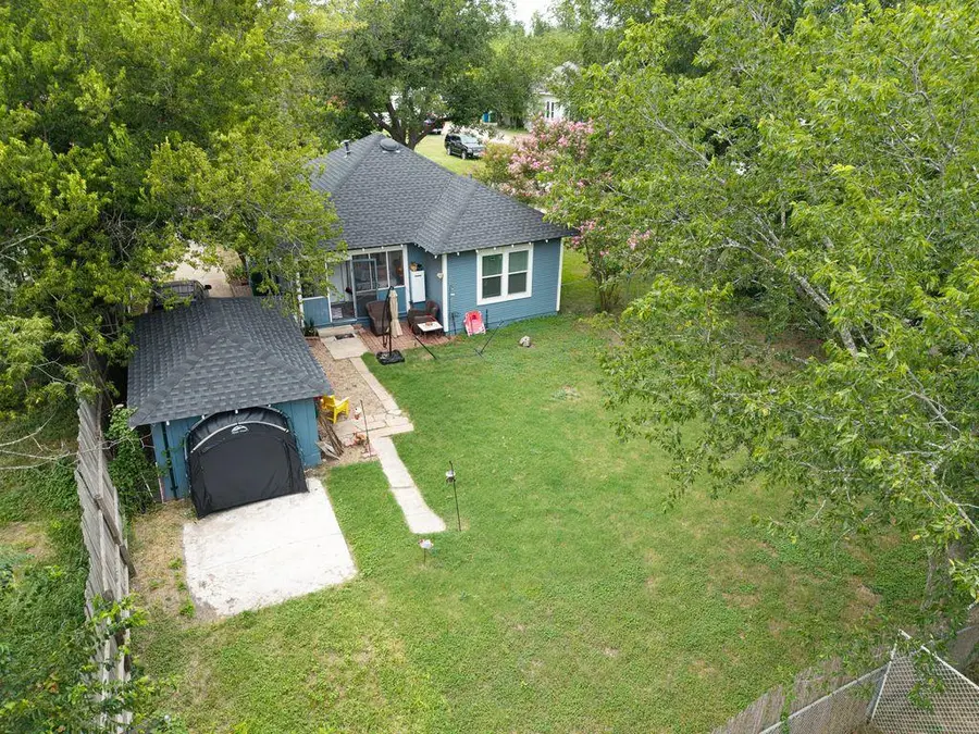 1111 Mclain St, Taylor, TX 76574 - Image #2
