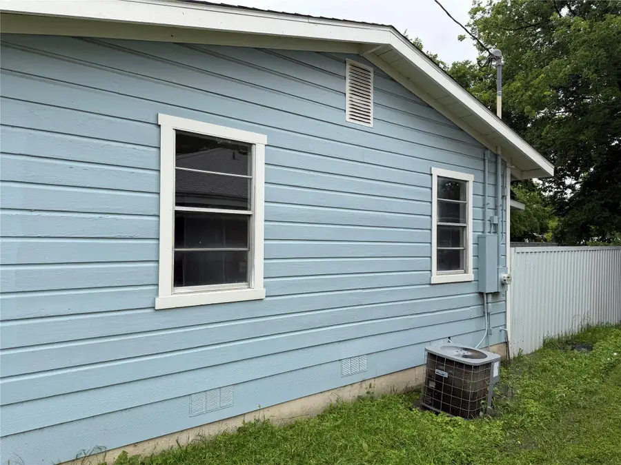403 N 1st St, Copperas Cove, TX 76522 - #3