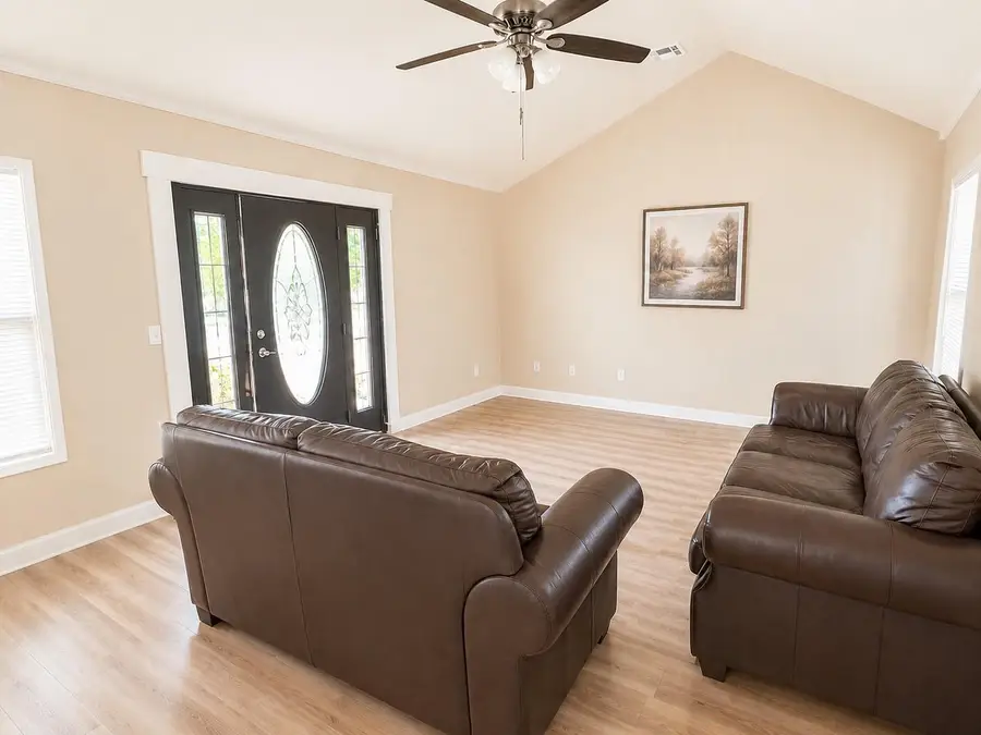328 W Pietzsch St, Bartlett, TX 76511 - #2