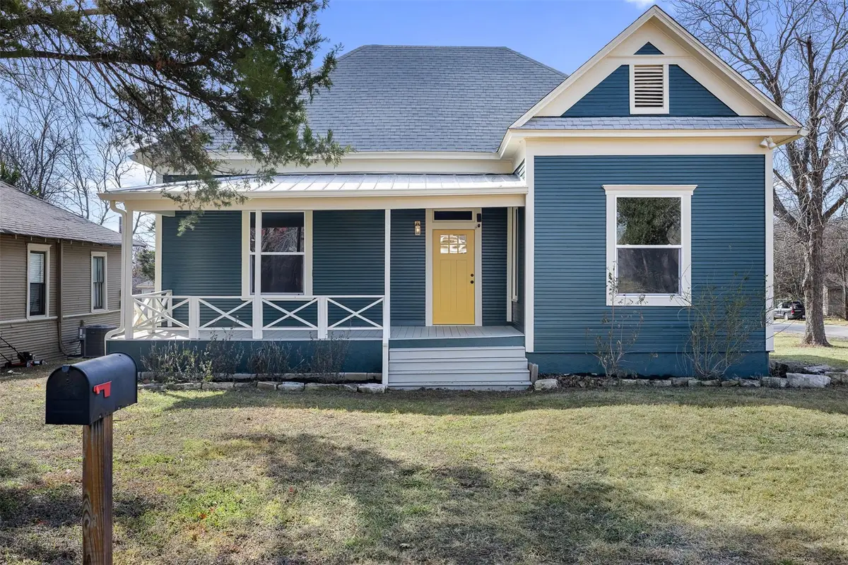 1019 W 4th St, Taylor, TX 76574 - #1