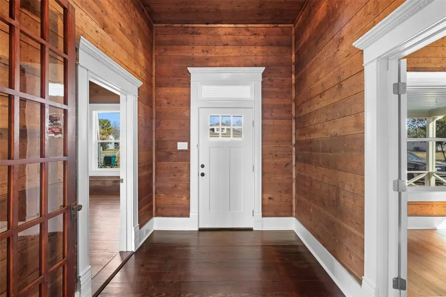 1019 W 4th St, Taylor, TX 76574 - #3