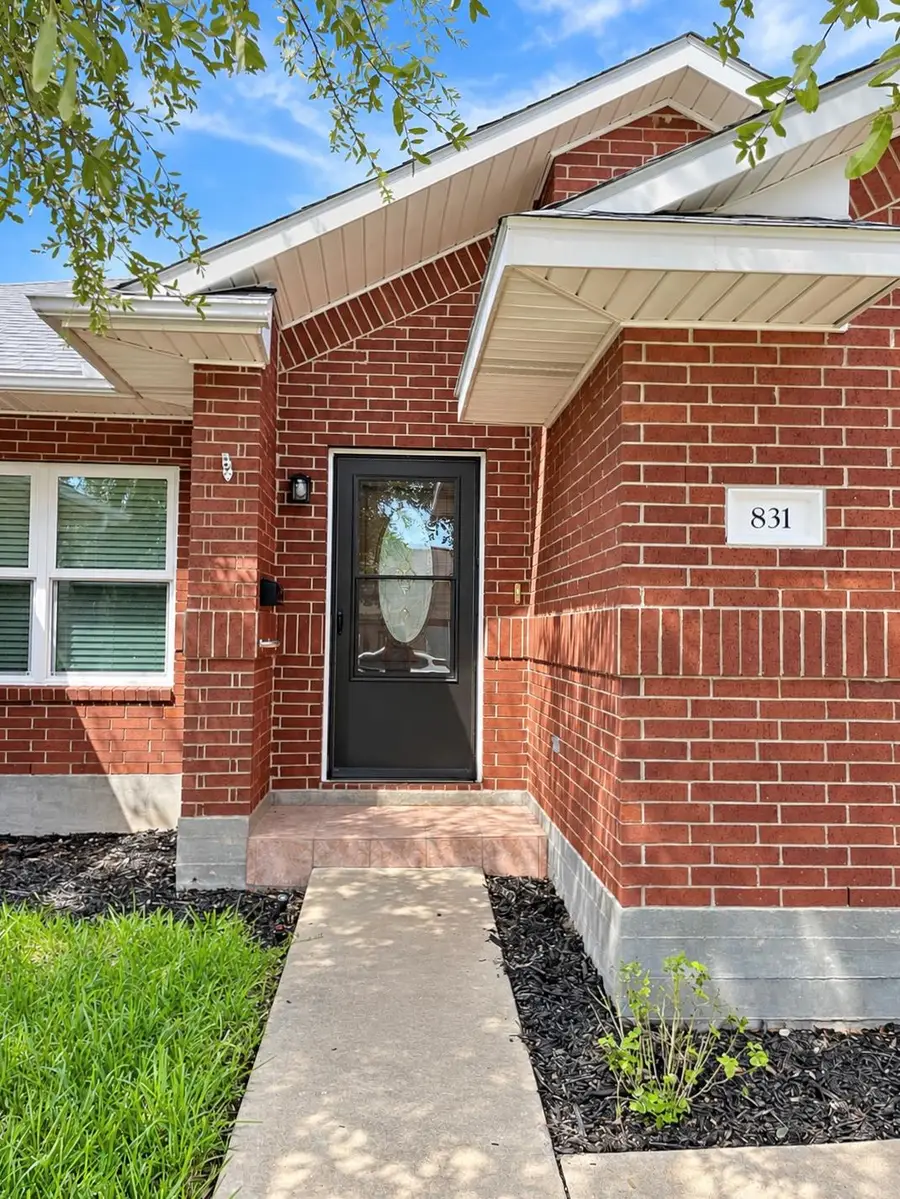 831 Whispering Oaks Drive, Giddings, TX 78942 - #2