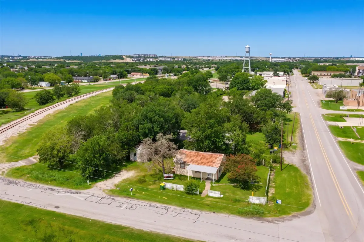 310 E Parsons St, Manor, TX 78653 - #1