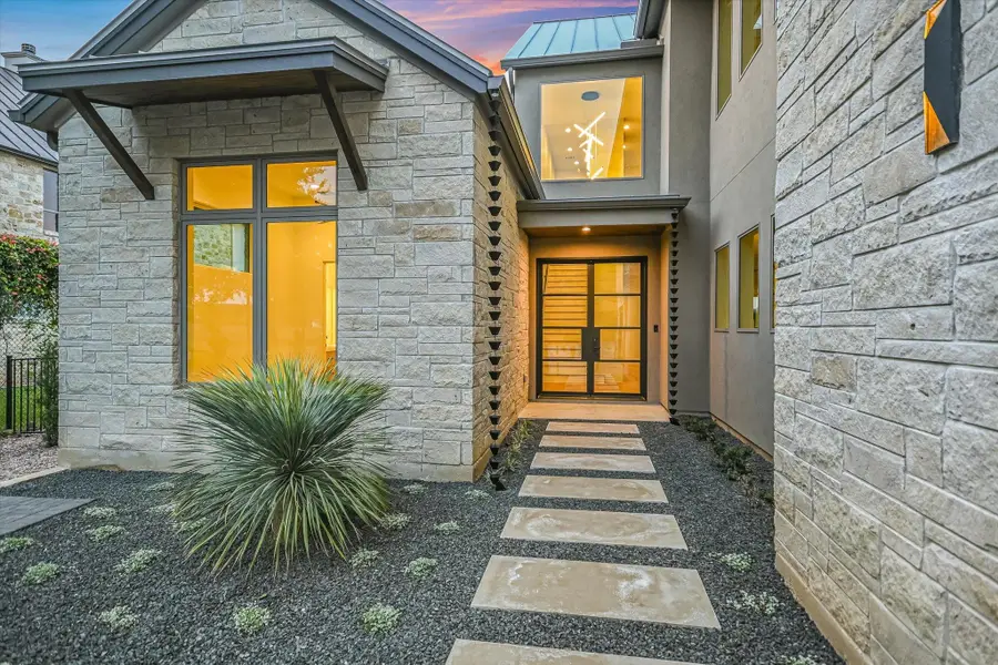 98 Wennmohs Pl, Horseshoe Bay, TX 78657 - Image #2