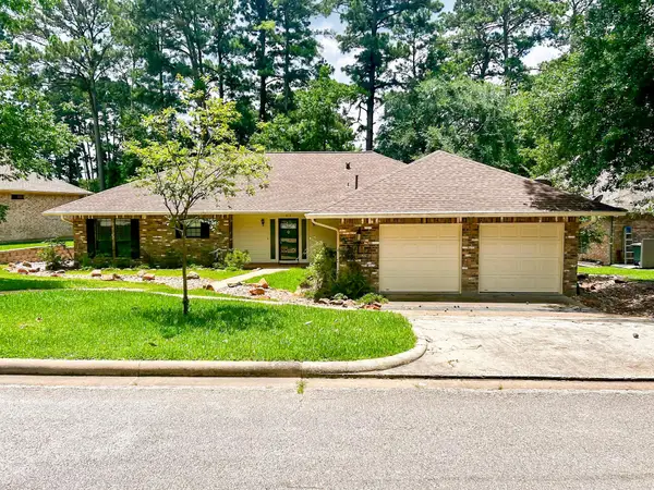 813 River Oaks Dr, Huntsville, TX 77340