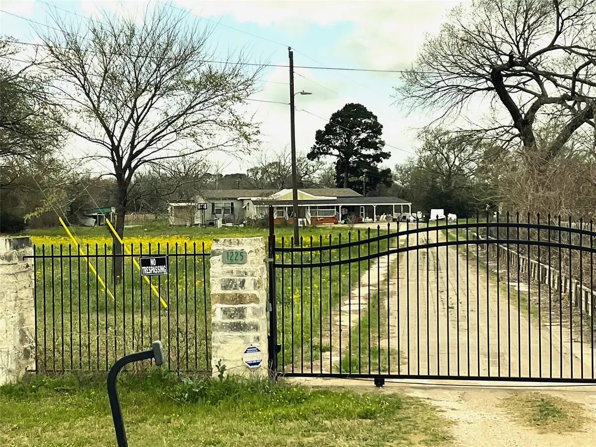 1225 W Highway 71 Highway W, Smithville, TX 78957 - #1