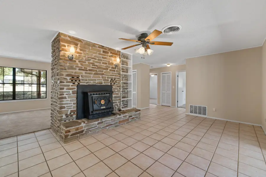 606 Cedar Dr, Buchanan Dam, TX 78609 - #3