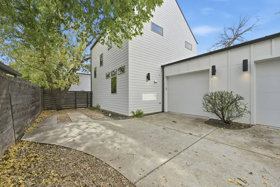 2811 Garwood Unit B St, Austin, TX 78702 - Image #2