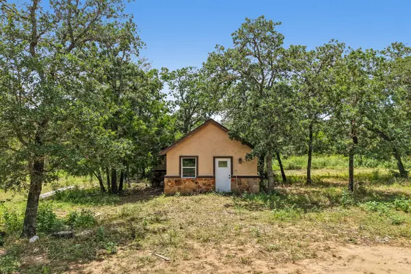 499 Bridgestone Ct, Lockhart, TX 78644