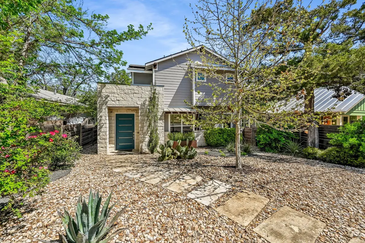 2100 E 10th St, Austin, TX 78702 - #1