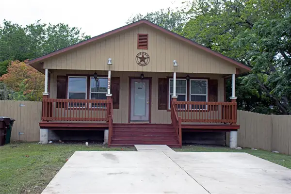 633 S Commerce St, Lockhart, TX 78644