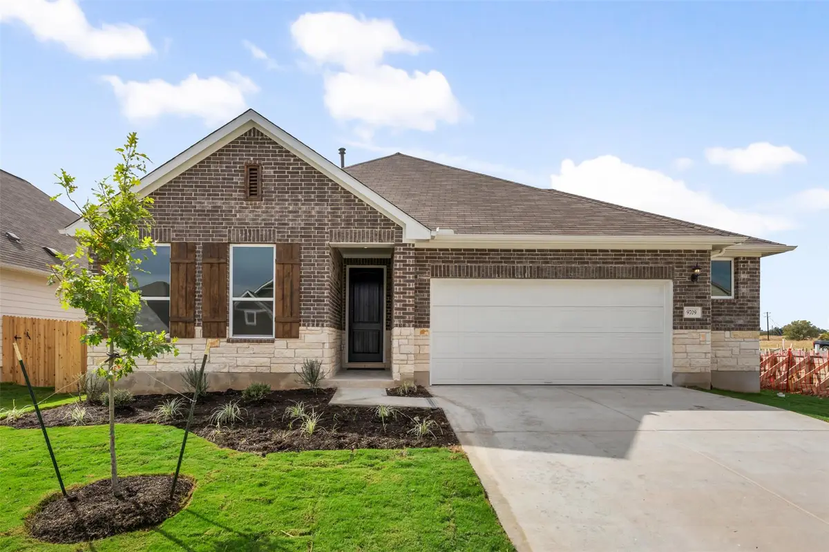 180 Coleto Trl, Bastrop, TX 78602 - #1