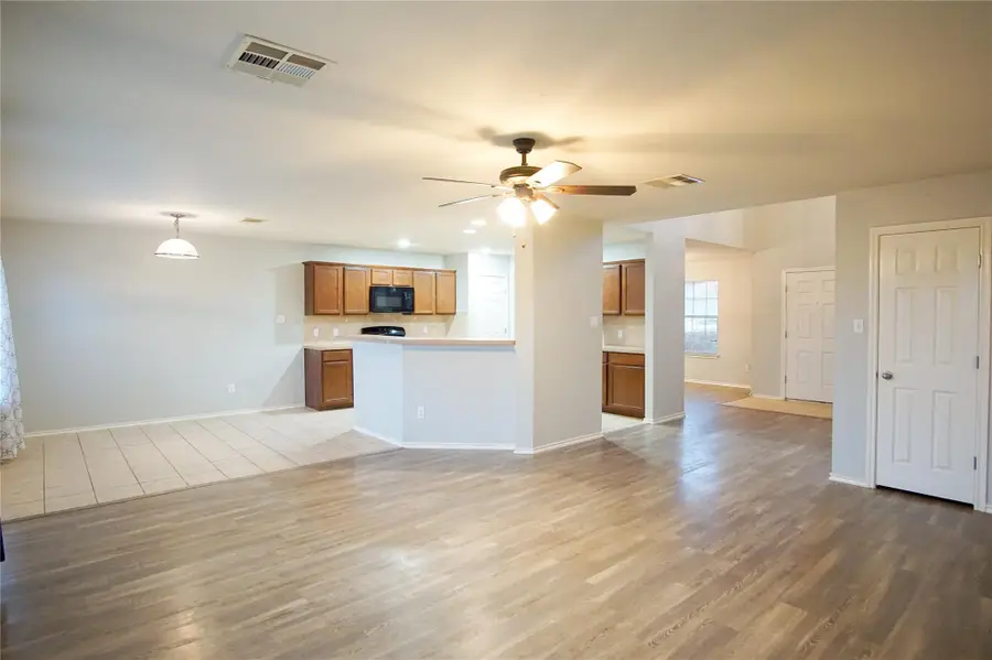 210 Kings Ridge Dr, Buda, TX 78610 - Image #2