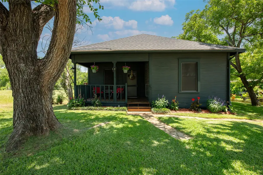 506 N Hill St, Caldwell, TX 77836 - #3