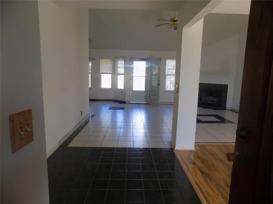 209 Crystal Knoll Blvd, Georgetown, TX 78626 - Image #3