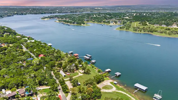 20904 W Lakeshore Dr, Spicewood, TX 78669