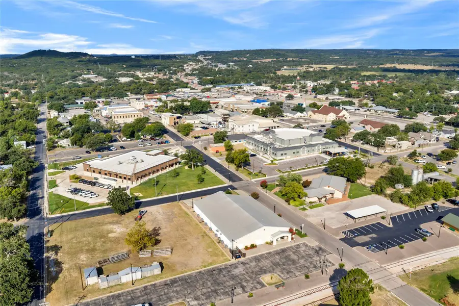 603 E Pecan St, Burnet, TX 78611 - #3