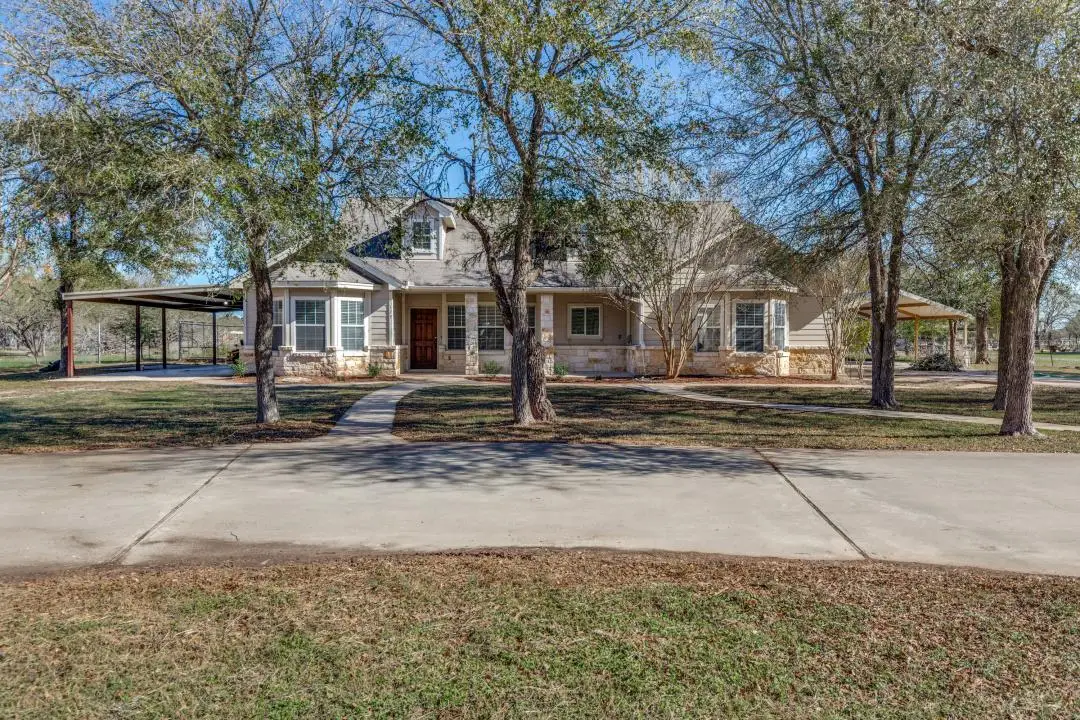 125 Heritage Oaks Dr, Cedar Creek, TX 78612 - Image #1