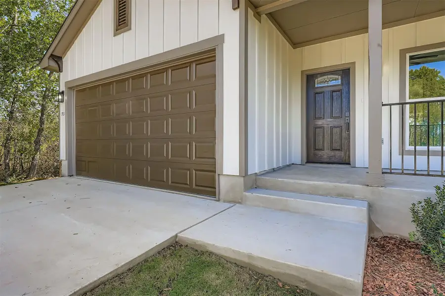 701 E 3rd St, Elgin, TX 78621 - Image #3