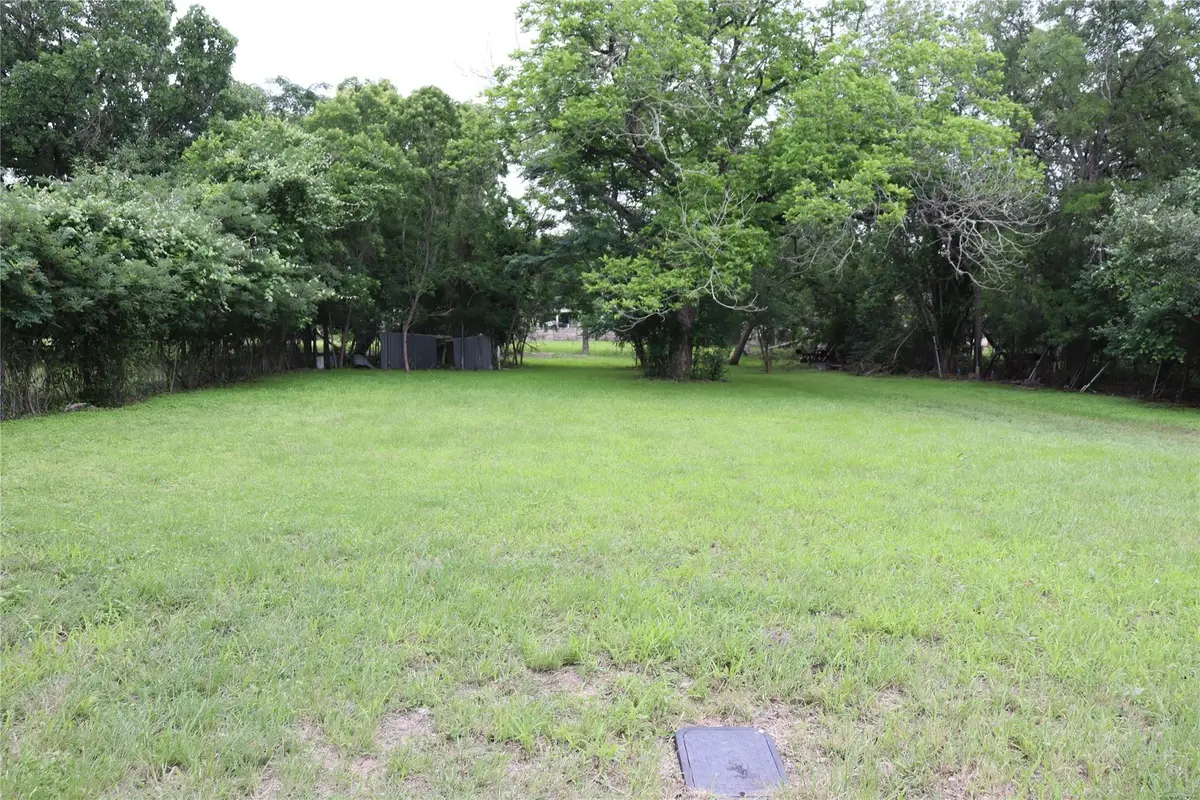 1006 Johnson St, Lockhart, TX 78644 - #1