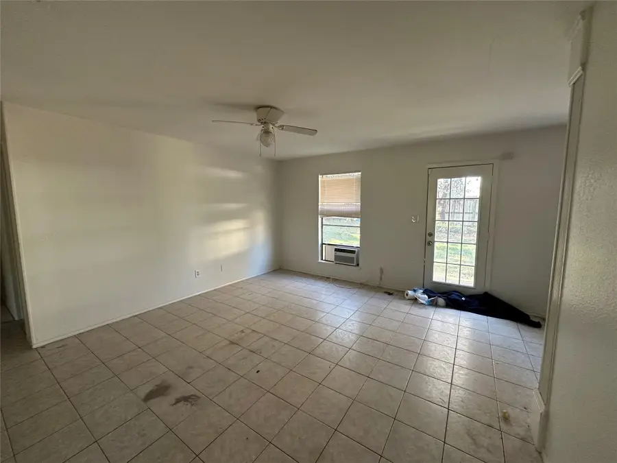 2025 Castle Gate Cir, San Marcos, TX 78666 - Image #2