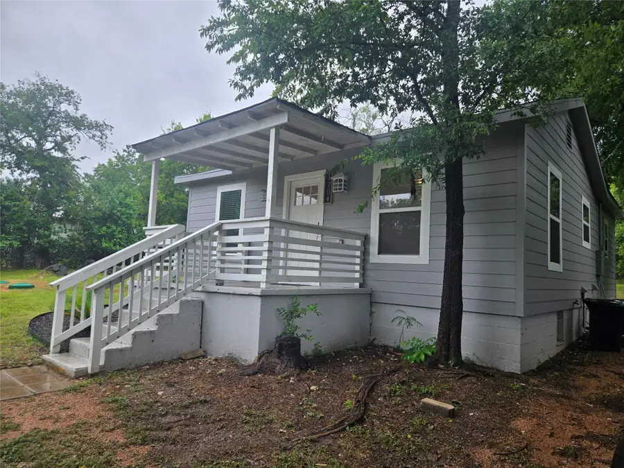 1104 N Hackberry St, Lampasas, TX 76550 - #2