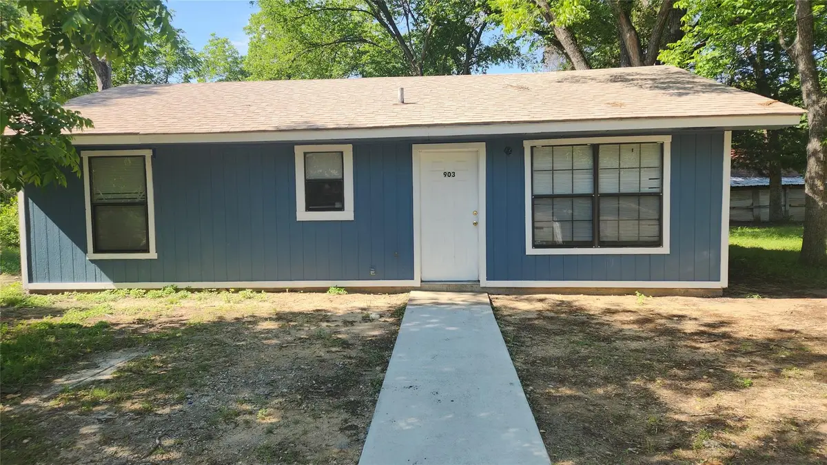 903 W 1st St, Cameron, TX 76520 - Image #1