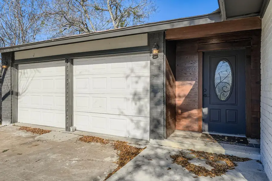 7004 E Meadow Bend Dr, Austin, TX 78724 - Image #3