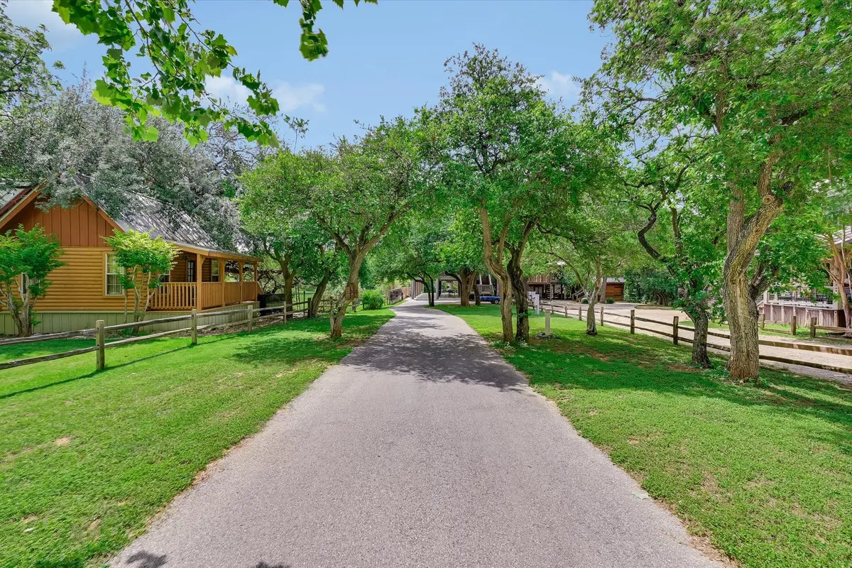 1220 Sleepy Hollow Ln Ln, New Braunfels, TX 78130 - #1