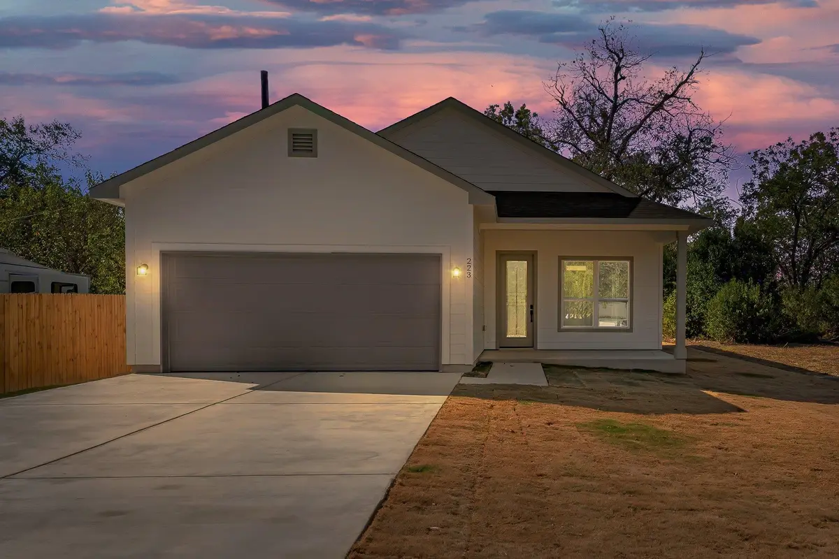 223 W Allen St, Bartlett, TX 76511 - #1