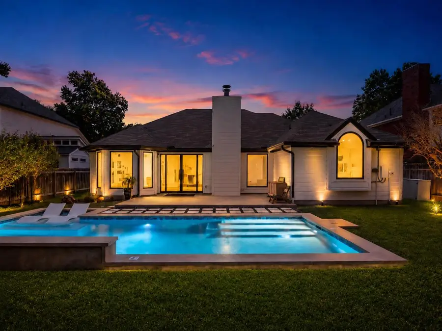 7704 Kiva Dr, Austin, TX 78749 - #2