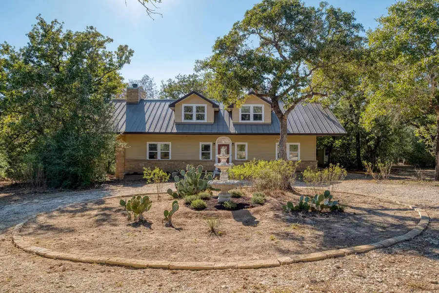 123 Bowie Trl, Luling, TX 78648 - Image #2