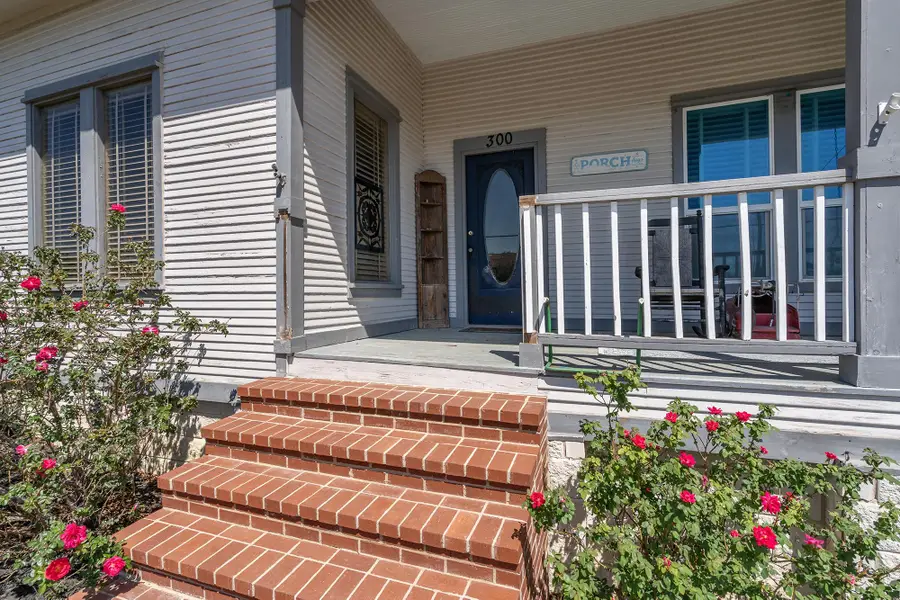 300-A Herrin St, Coupland, TX 78615 - #2