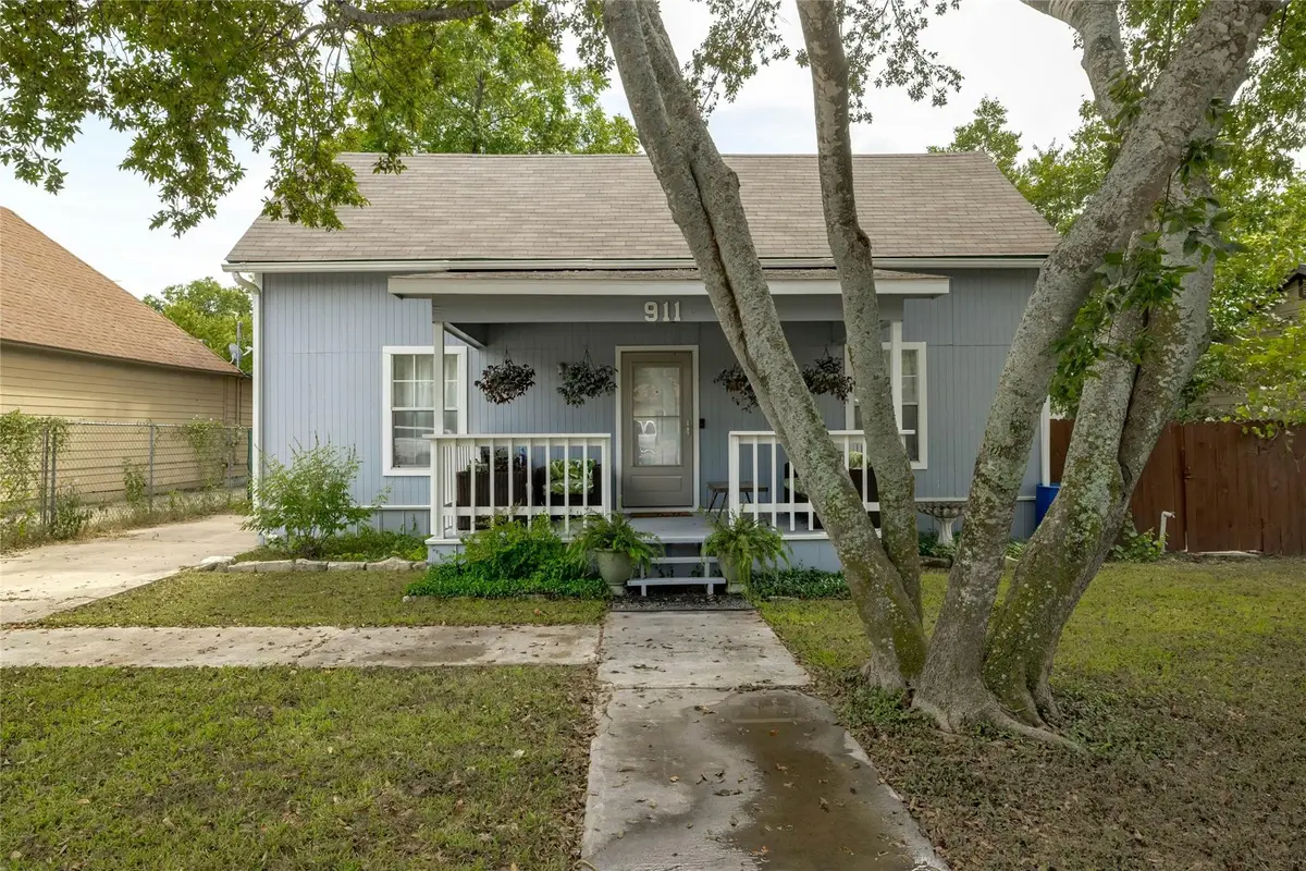 911 W 3rd St #1-2, Taylor, TX 76574 - #1