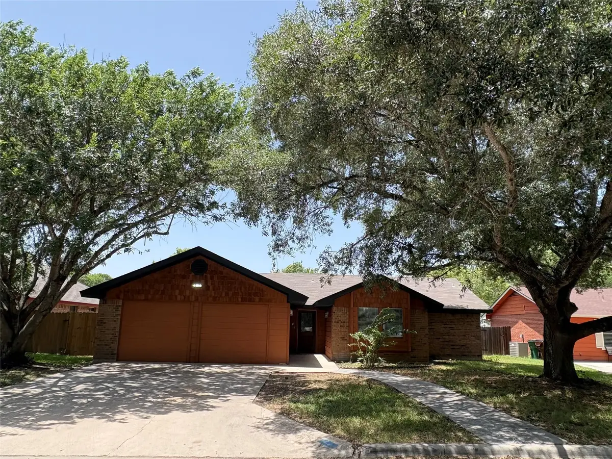 1009 Bowie St, Lockhart, TX 78644 - #1