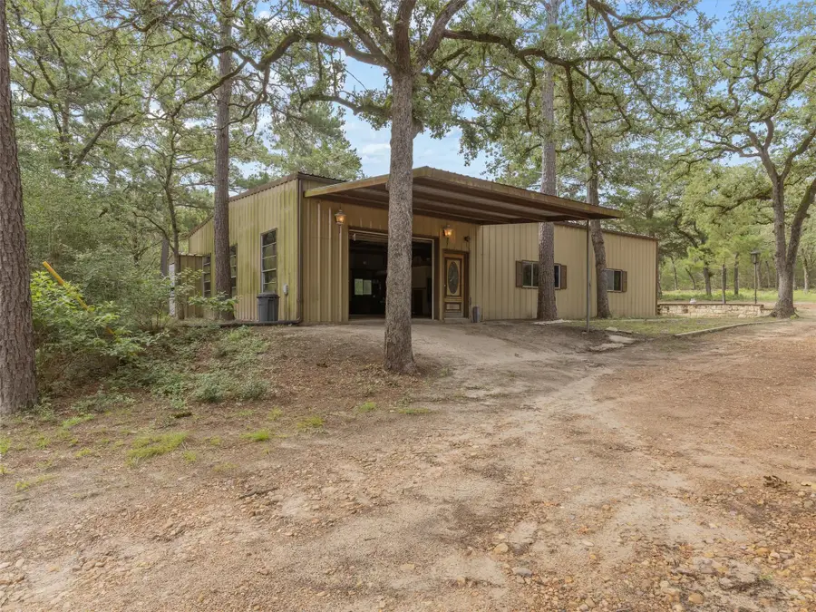 571 Pine Canyon Dr, Smithville, TX 78957 - #2