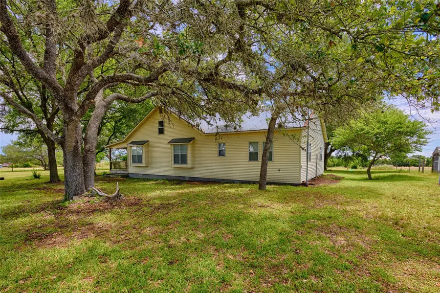 3814 Maeker Rd, Flatonia, TX 78941 - #3