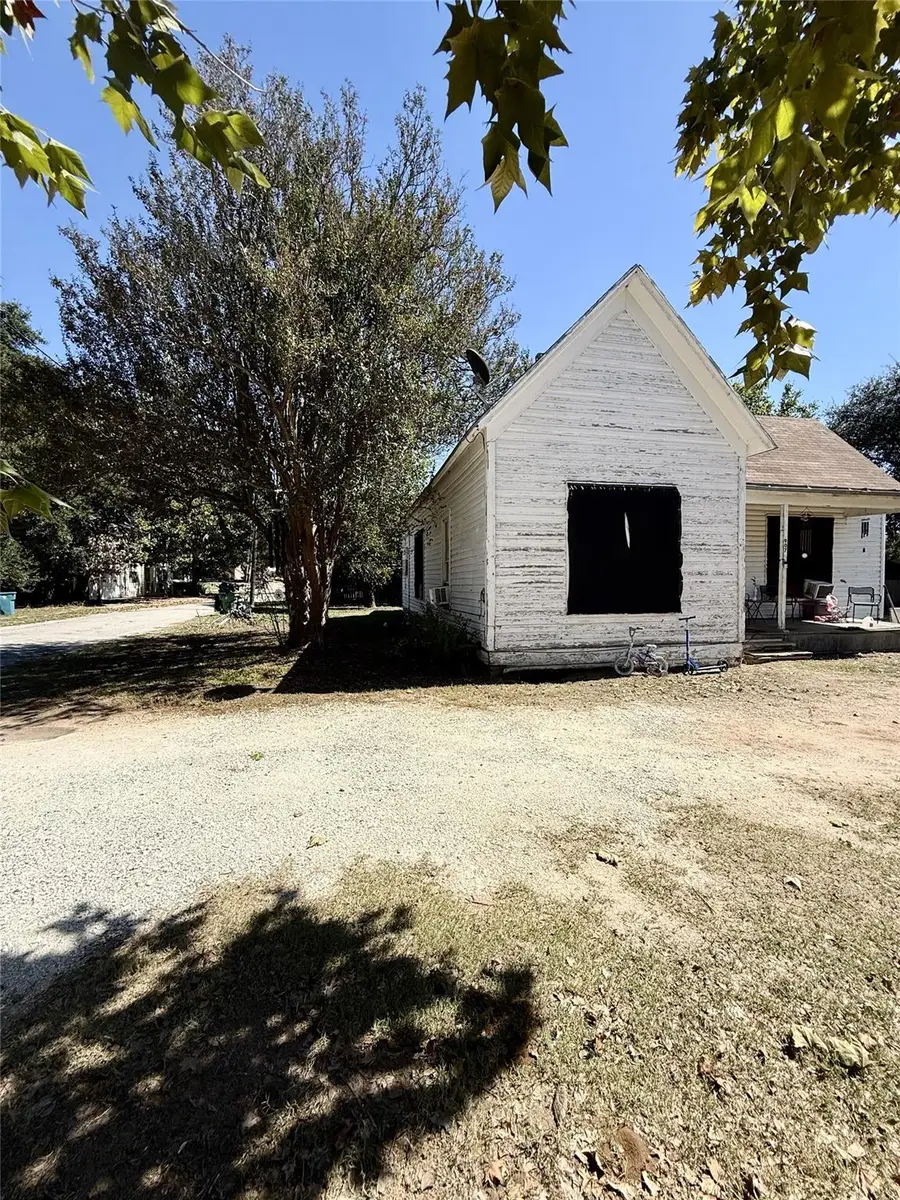 907 N Central Ave, Cameron, TX 76520 - #2