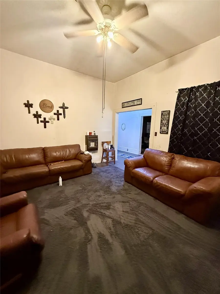 907 N Central Ave, Cameron, TX 76520 - #3