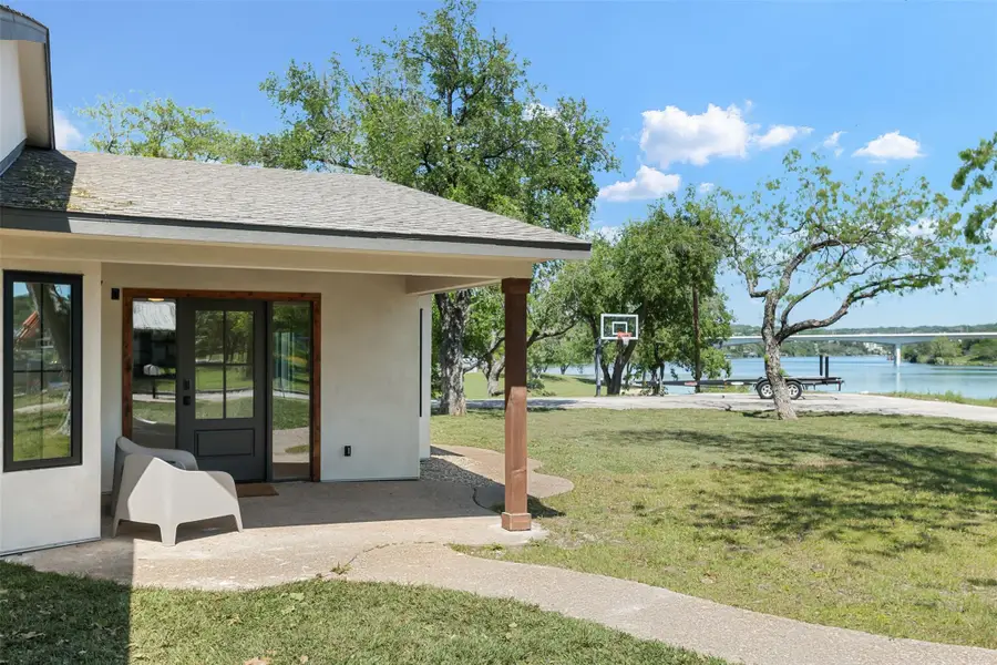 500 Lakeshore Dr, Marble Falls, TX 78654 - Image #2