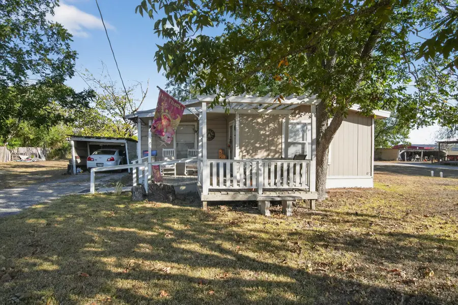 1309 Blackjack St, Lockhart, TX 78644 - Image #2