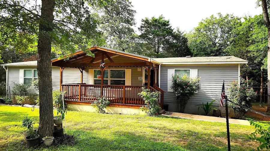 184 Arrowhead Dr, Smithville, TX 78957 - Image #2