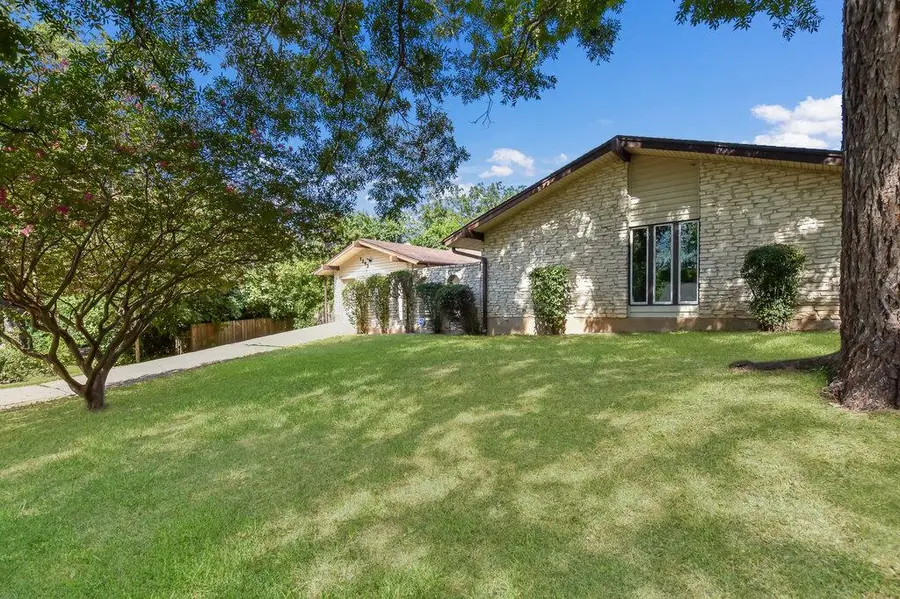 7203 Marywood Cir, Austin, TX 78723 - Image #2