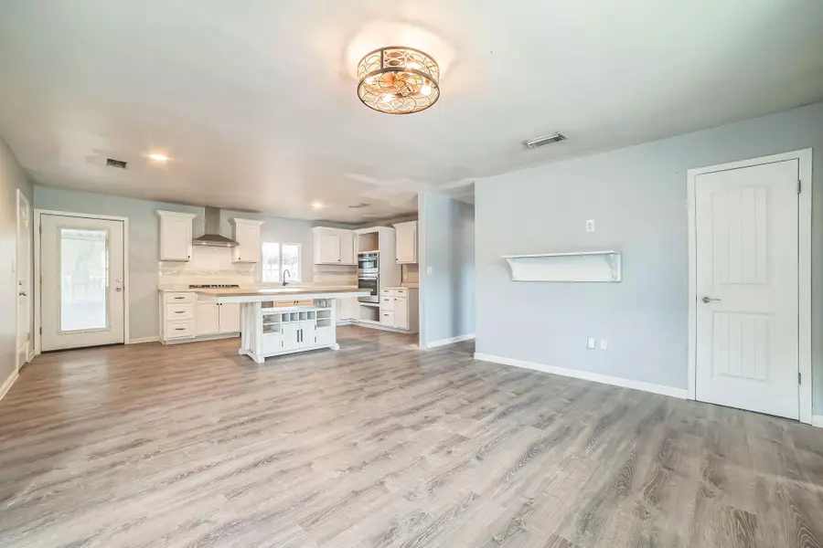 801 E Johnson St, Burnet, TX 78611 - Image #3